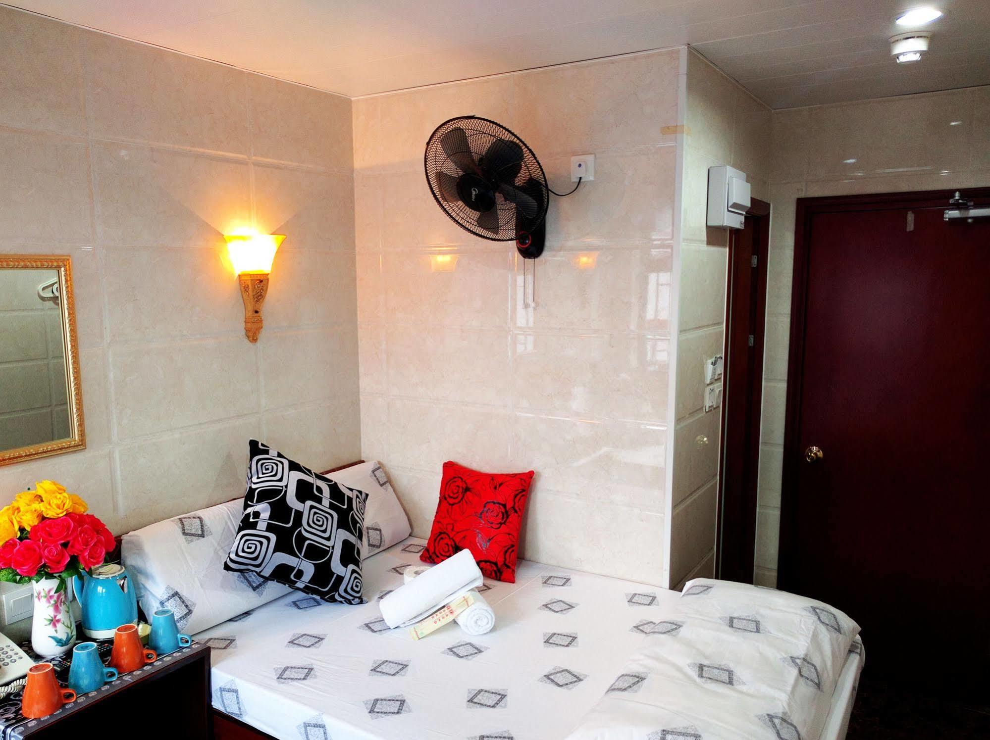 Budget Hostel Block D 10Th Floor Hongkong Buitenkant foto